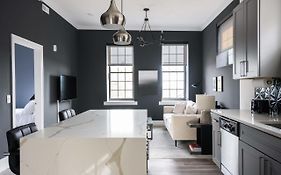 Frontdesk Beautiful 1 Bedroom Apt With City View